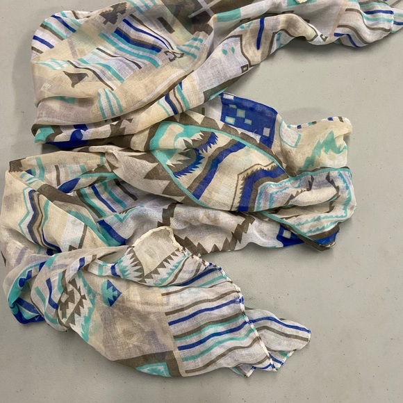 3 Sheer Scarves - Picture 4 of 7